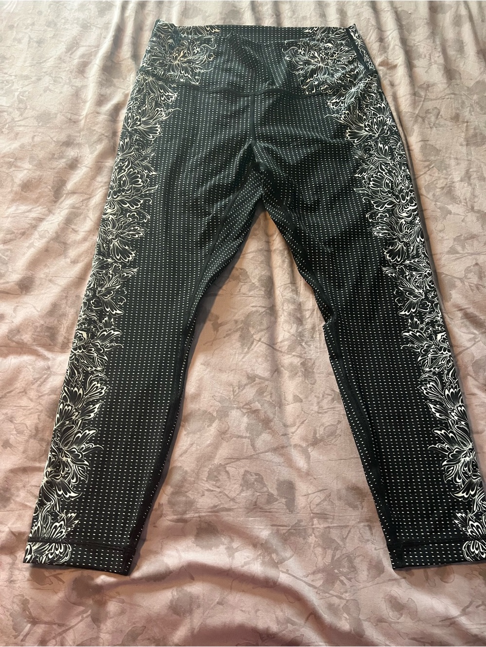 Lululemon  Black Floral-Trim women’s Active Pants